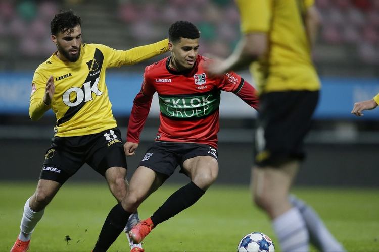 成绩跻身中 成绩跻身中